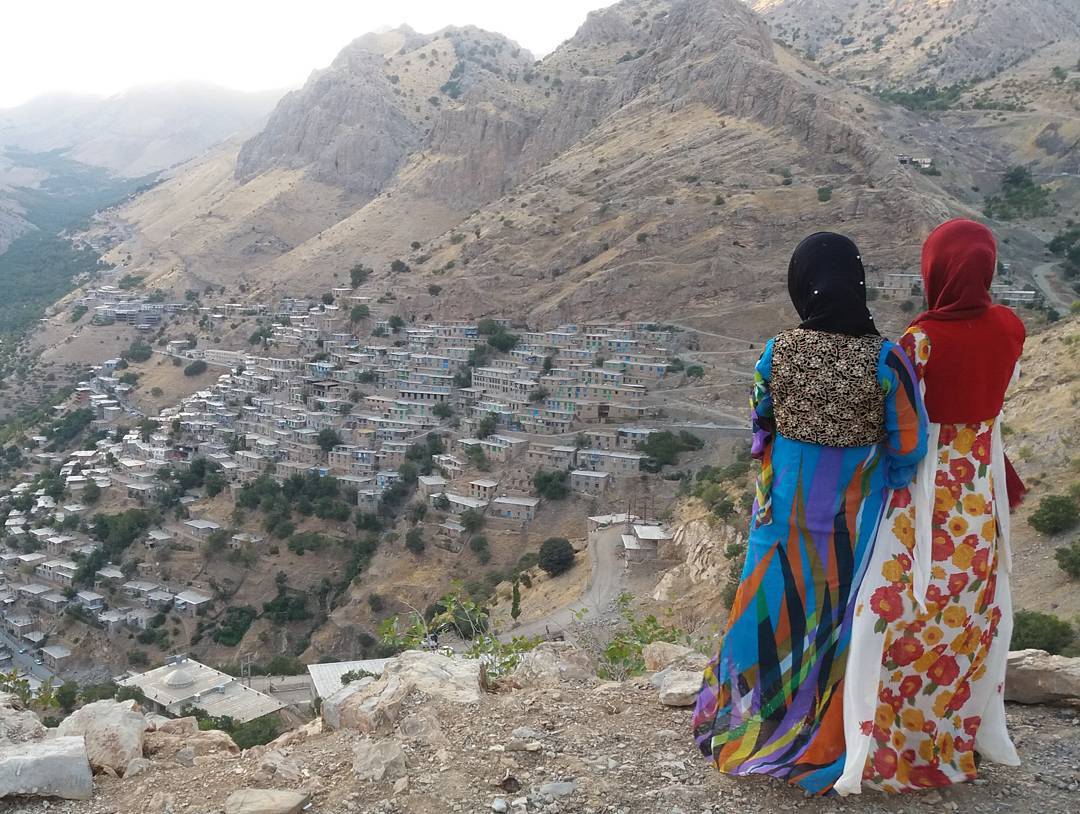 Two people wearing traditional Hawraman clothing